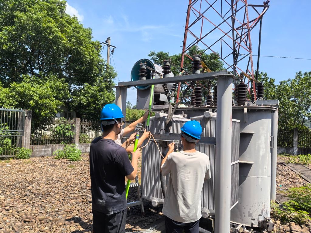 高溫下的衢通人：每一度電的背后，都是信安能源人百分百的汗水